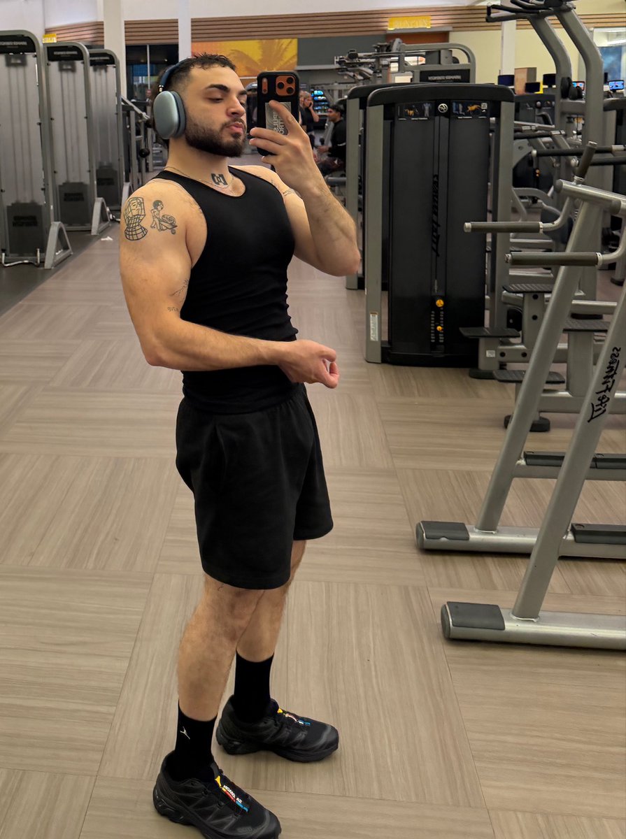 whotfistuli's tweet photo. You weren’t in the locker room 😢

#CHUDAİ #gay https://t.co/Tz4oEgwWb8