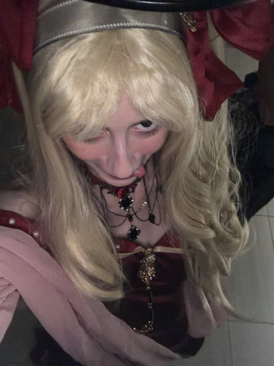Mist0_madd's tweet photo. I love getting drunk as a fate fan https://t.co/KCUQwLcrOs