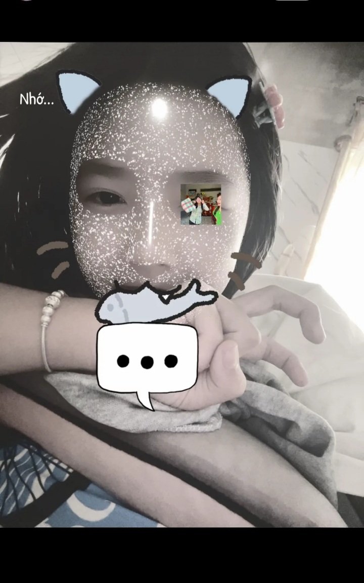 PhanKimyne's tweet photo. móc xong ảo r https://t.co/x3WeRLkEQf