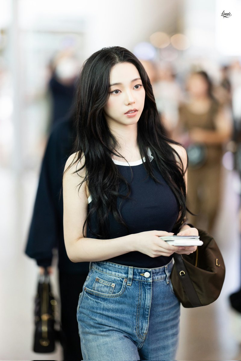 meisttokki's tweet photo. SHE IS REALLY A HEAD TURNER https://t.co/BGsJqAfNJO