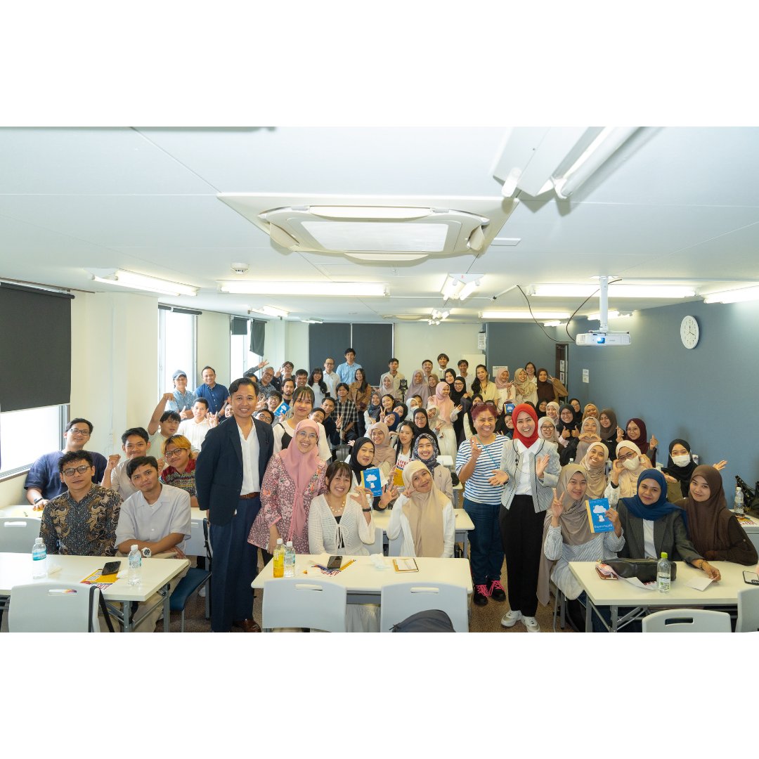 VISION_Niigata's tweet photo. 在日インドネシア共和国大使館主催のもと、Dr.Ekaが名古屋在住のインドネシア人コミュニティ約100名の皆様に向けて、メンタルヘルスセミナー＆ワークショップを行いました🇮🇩
こころのケアの大切さや、必要なときに支援を求めることについてお話ししました🍀✨

#すべての人にトラウマケアを https://t.co/CjYQwzP2Cx
