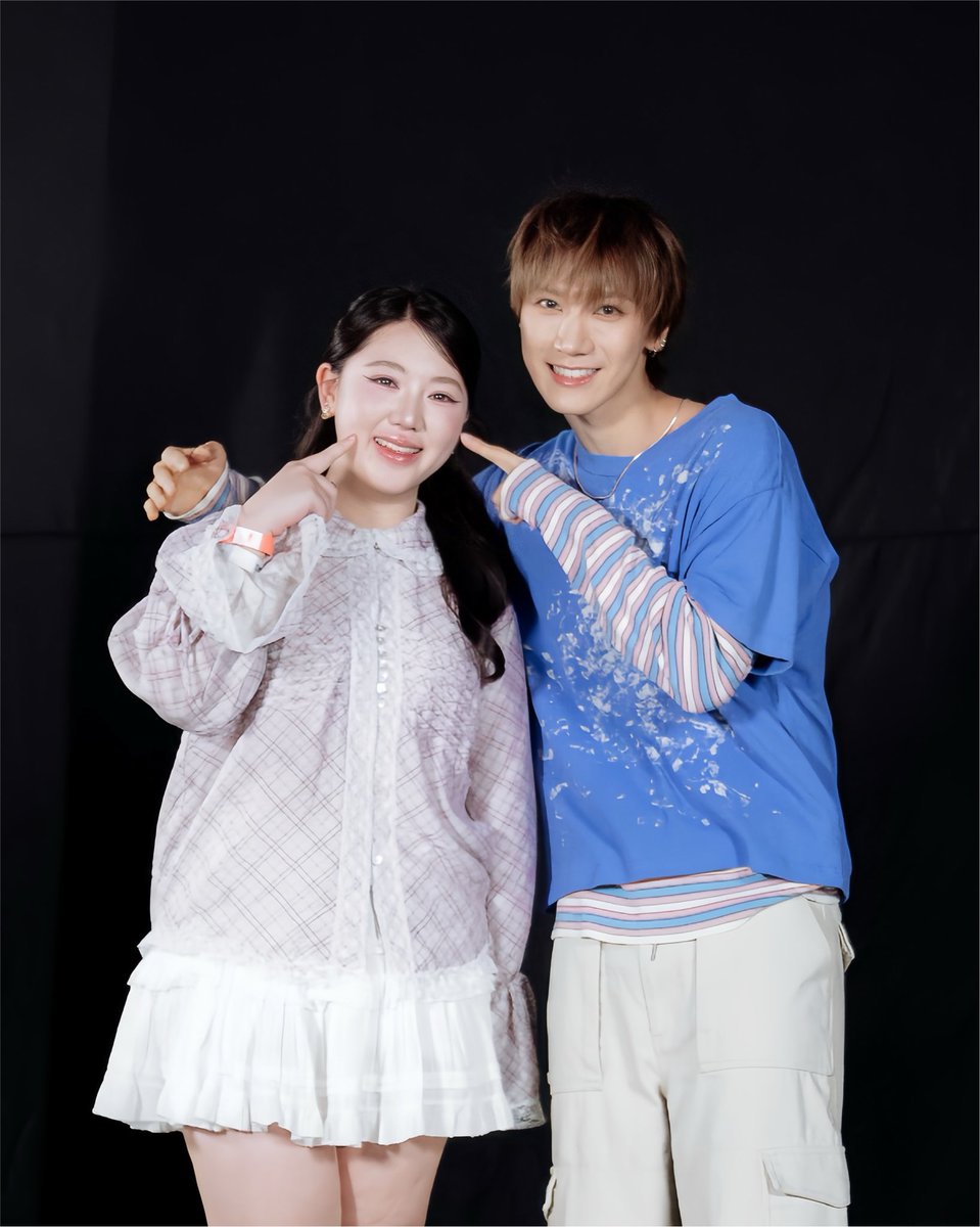 anotherbabyjj's tweet photo. 𝘍𝘳𝘰𝘮 𝘵𝘩𝘪𝘴                               𝘛𝘰 𝘵𝘩𝘪𝘴

วันนั้นขอเตนล์จิ้มแก้ม รอบนี้เตนล์จิ้มแก้มเราแทน🤏🏻 https://t.co/DzLpdv13EN