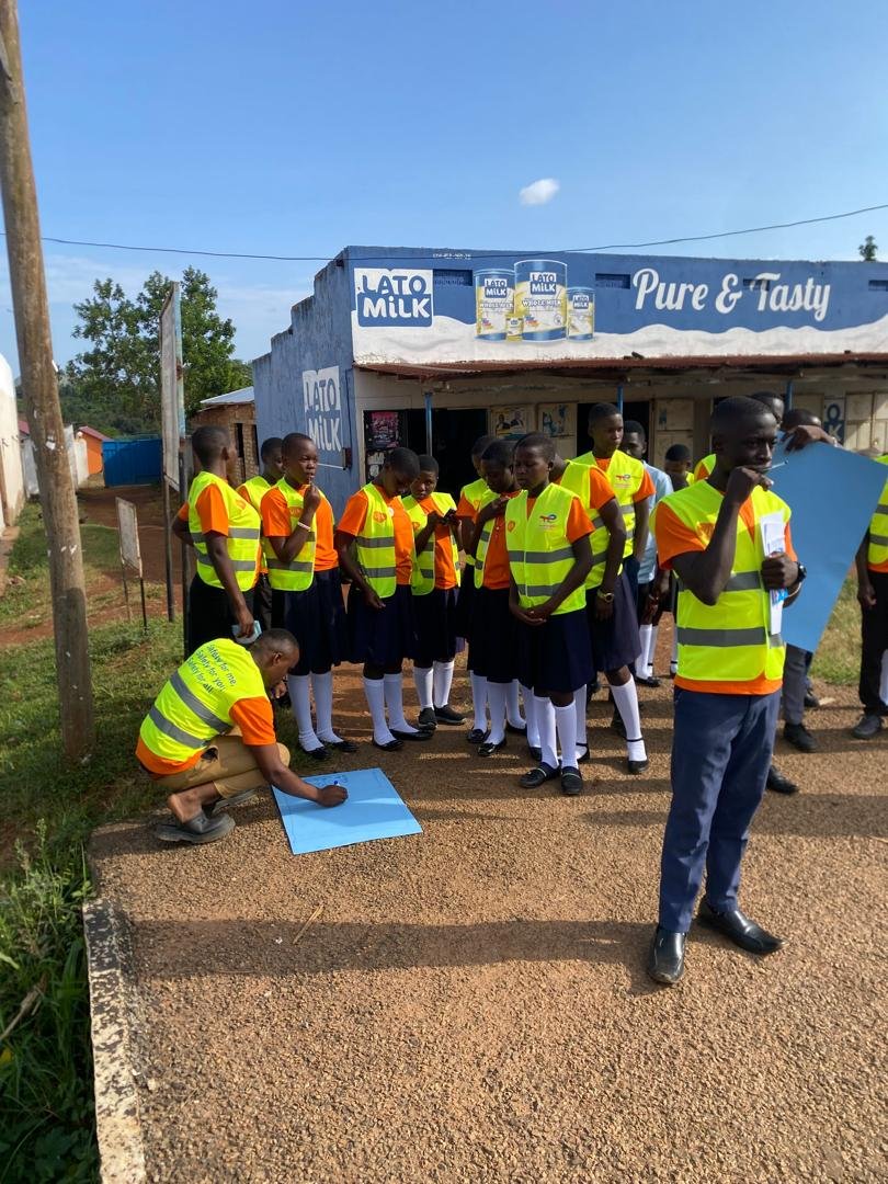swrwug's tweet photo. Our road safety ambassadors carried out a practical risk identification exercise around their schools and communities to inform their action plans.
Every risk identified is a step towards safer roads.
The young road users are championing change!! 💪🏾
#SafeMobility #RoadSafety https://t.co/lr9BSsA4X1