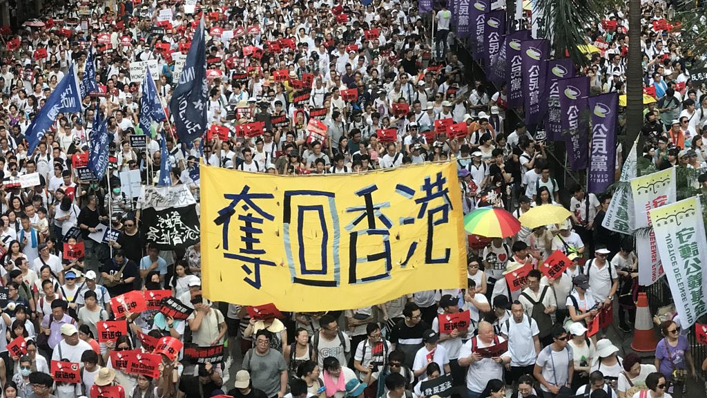 tangbaiqiao's tweet photo. 当我上个月听说伊朗一个反对派组织在巴黎召开会议，有将近十万人参加的时候，我被震撼到了！这个大会还不是流亡的巴列维王储及其支持者举办的，而是跟他们对立的另一个反对派组织。我在想，海外民运组织能召开上万人的大会吗？不要说上万，上千都不可能！

当然，在海外反对中共的群体中，能召集如此规模的大会还是有的，那就是法轮功和藏人流亡群体。香港流亡群体的号召力也比海外民运大得多。这里还不包括也反共的中华民国！因此海外民运如果继续固步自封，将彻底淡出公众视野。现在是不���宗教和地区，联合起来抗击中共的时候了。如果大家继续各自为政，中共还会长期存在下去，大家还会继续遭受中共的欺凌。

未来当中共走向崩溃时，国内最有实力的反共群体很可能会出自中共体制内���。因此我一直在观察体制内的动态。希望未来跟他们形成反共统一战线。而在中国变天期间，主张真善忍的法轮功群体将成为社会有序转型无可替代的定海神针。因此，任何排斥法轮功群体的举动都是不明智和不负责任的。

也许有人会说，我是一厢情愿异想天开。那么，就让时间来证明一切吧！至少在过去三十多年，我走在了绝大多数人前面，无论是对藏人流亡群体和法轮功的支持、还是对川普的支持，我都是走在海外民运最前列的。而且从未动摇。xu今后我更不会落伍！

历史是由有准备的人书写的。你准备好了吗？