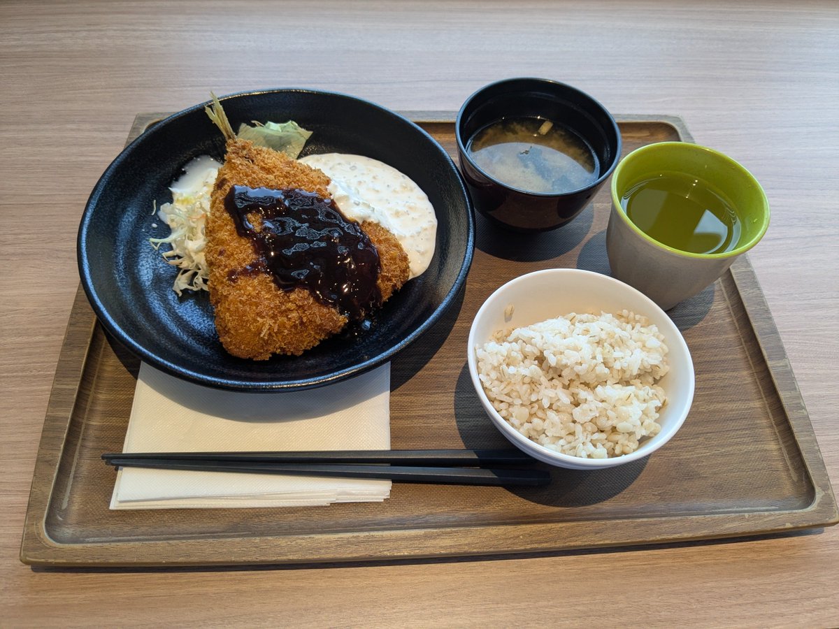 MlcTaka's tweet photo. 今日の昼ごはんはアジフライです。建築中のビルは日本一の高さとなるTorch Tower(トーチタワー)です。2028年3月竣工予定!🙋
大手町某ビル26階より。
#大手町 #昼ごはん #アジフライ #TorchTower #トーチタワー #高層ビル https://t.co/U07xpH34pS