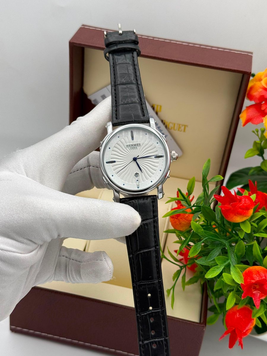 fahard_sani's tweet photo. HERMES PARIS 
WRIST WATCH ⌚️ 
AVAILABLE ☑️
COMES IN DIFF
COLORS☑️
LEATHER STRAP ☑️
PRICE 🏷 : 18K
📍 KANO, KADUNA
NATION WIDE DELIVERY 📦 https://t.co/PaIbfZ7hJM