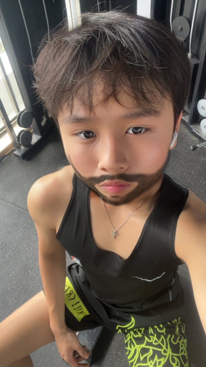 FkboyXXX's tweet photo. 想换个发色 #广州 #反差 #黑皮 #体育生 #腹肌 #姐弟 https://t.co/h57Wh2ozU3