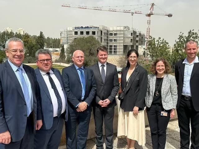 Jansant's tweet photo. I wonder who this is promoting illegal Israeli settlements?
#springst #auspol #FreePalestine https://t.co/R8HtUIS7q9