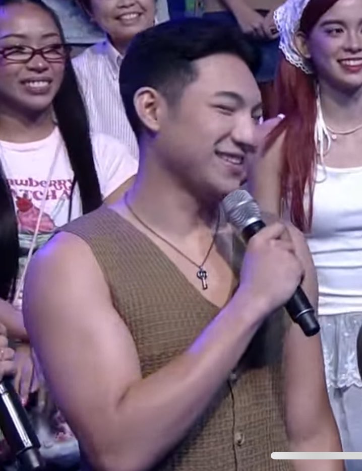 DarrenHottie's tweet photo. may pa kilikili at braso hehehe 😍🥵

#DARREN @Espanto2001 https://t.co/lipHfcHQKn