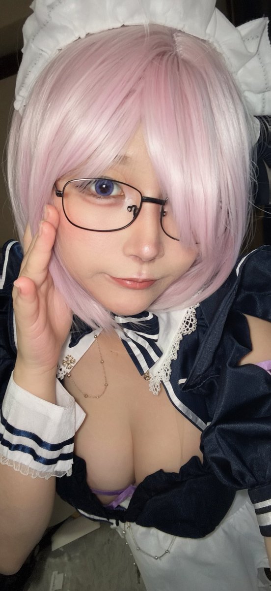 tennkoamamiya's tweet photo. ⚠️【Cosplay/コスプレ】
FGO Fate/GrandOrder
マシュ・キリエライト
メイドver.

先輩はメガネありとメガネなしどちらが好みですか？
 #宅コス https://t.co/d5IV82nUCk