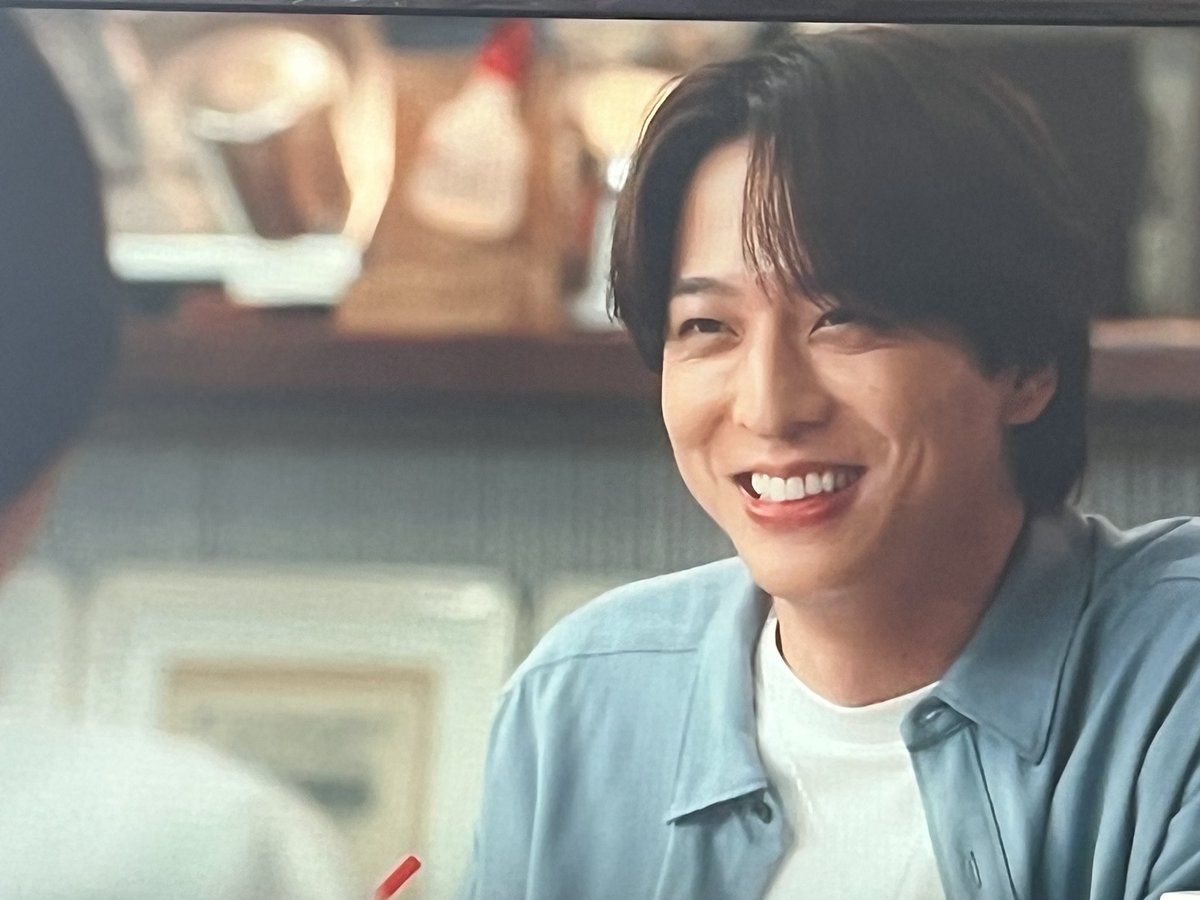 bluepancake025's tweet photo. 恋心生まれてきて寺西拓人演じる澄晴の表情変わってきた
詐欺師段階終わって笑顔〜

年下とハンバーガー🍔食べるシーン良すぎなのよ
トマトの超音波聞きたいわ🍅

#ラストノート　#寺西拓人 https://t.co/Tg0WjWT0u8