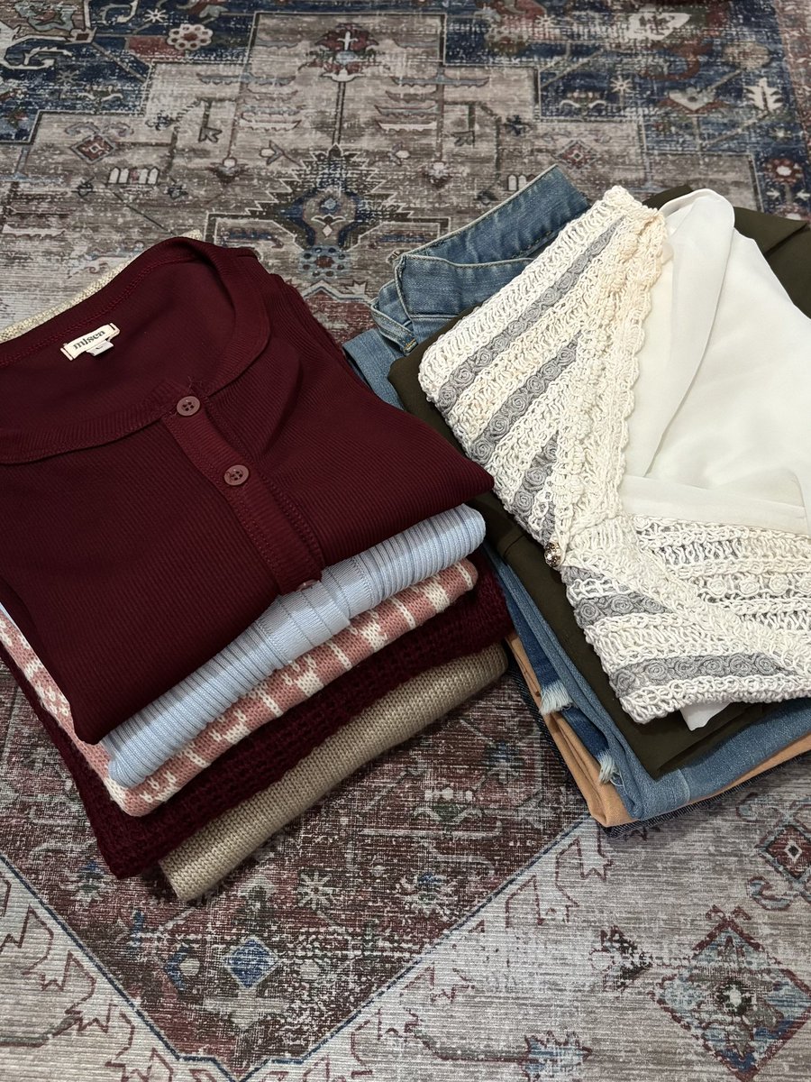 25thjeelay's tweet photo. HIII GUYSS!! aku mau preloved baju lagi🙇🏼‍♀️
start form 20k
bisa shopee ya, dm for more details!

📍kuningan, jawa barat
#wts #prelovedbaju #preloved #cardigan #knit #vest #jeans https://t.co/6JqhHVlAoA