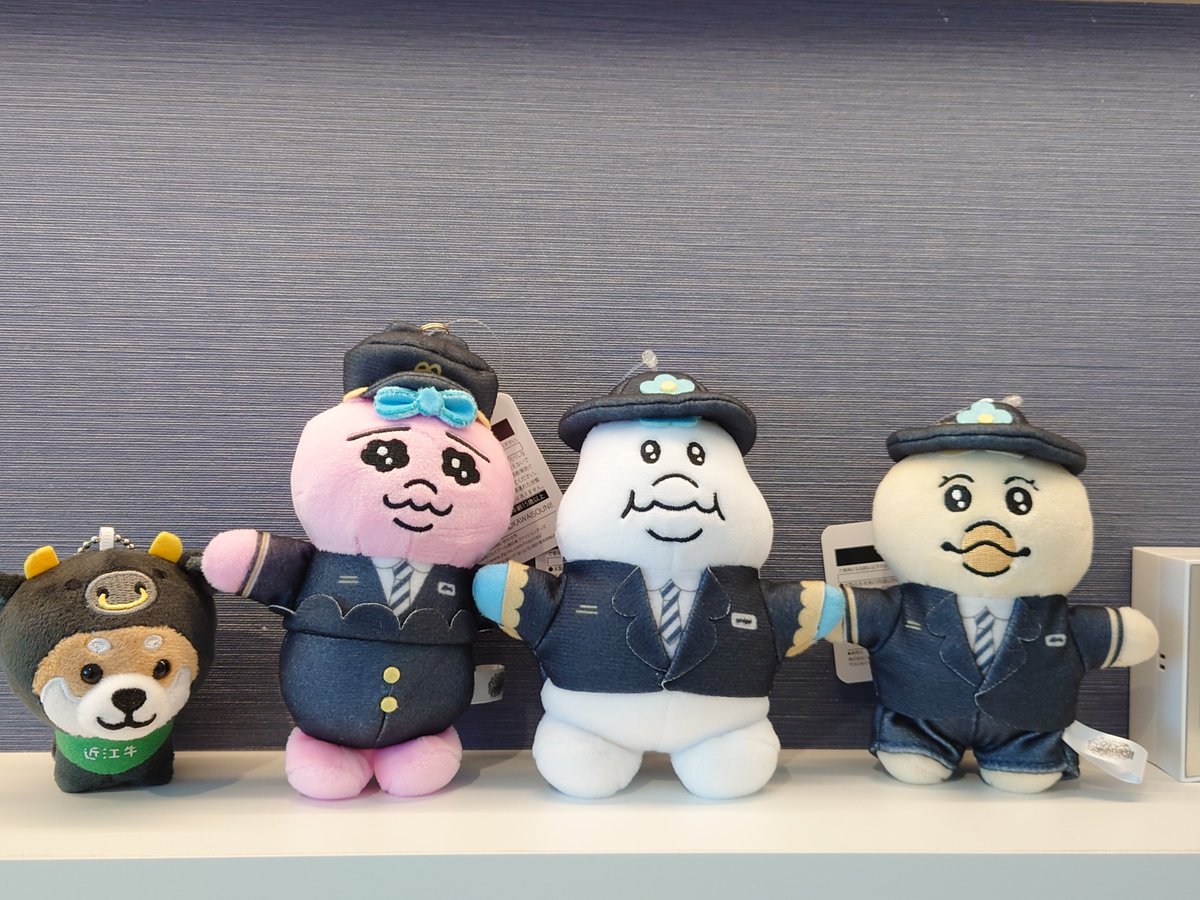 reiscorpio1109's tweet photo. ホテル快適すぎてゴロゴロしてる
行きたい所あるけど、外暑いしなー、、、

そんな今回の旅のお供たち(3人来る途中でヒッチハイクしたw) https://t.co/tHR39jTR1N
