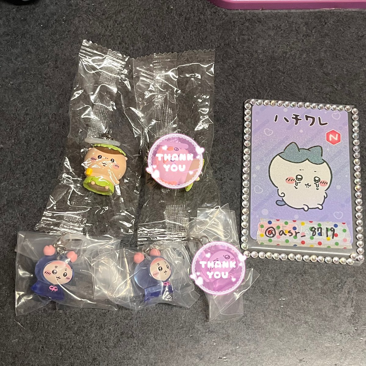 asr_8719's tweet photo. 【交換】映画ちいかわ トレーディング ミニ巾着 巾着 キラキラクリアカード クリアカード アクリルスタンド アクスタ 特典 めじるし チャーム

譲→ちいかわ モモンガ 古本屋 シーサー くりまんじゅう

求→同種ハチワレ＞セイレーン編グッズ＞異種ハチワレ(優先低め)

下にも続きます⤵︎ ︎ https://t.co/SoWdVByx9d