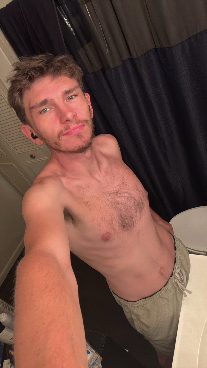 cal2000_'s tweet photo. Who wants to see my dick? 👀 #gay https://t.co/Ezl27AAYt0