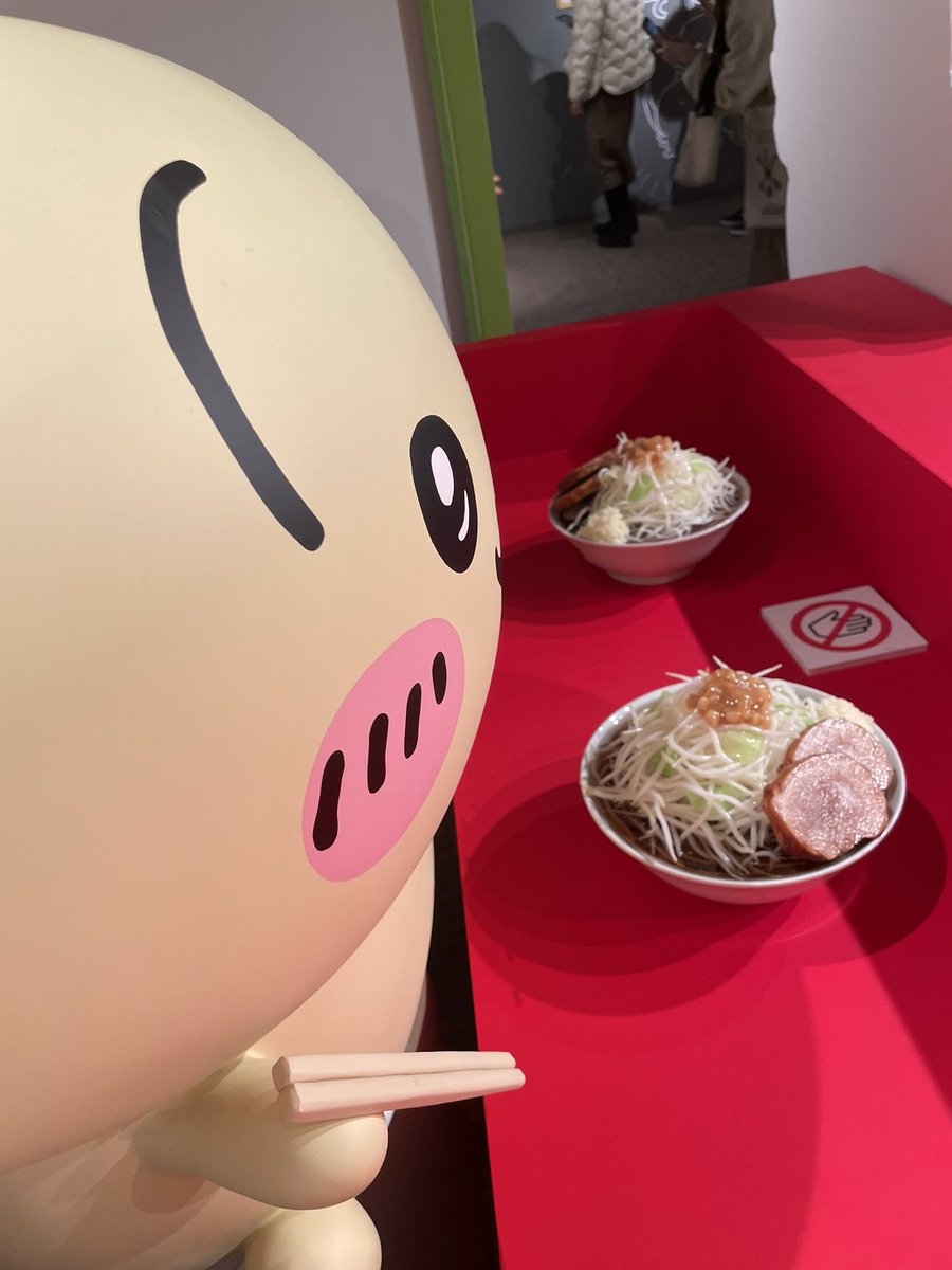 _o_t_o22's tweet photo. ナガノ展載せてる方が多いので便乗！
ちいかわたちと郎食べれてこんな近���食べてるの見られる！🤩
ナガノ先生の描く食べものはほんとに美味しそうで好きだ(˙ᴥ˙) https://t.co/ldN1bW1X0R