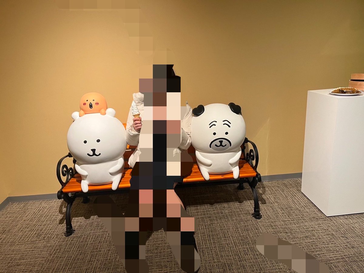 _o_t_o22's tweet photo. ナガノ展載せてる方が多いので便乗！
ちいかわたちと郎食べれてこんな近���食べてるの見られる！🤩
ナガノ先生の描く食べものはほんとに美味しそうで好きだ(˙ᴥ˙) https://t.co/ldN1bW1X0R