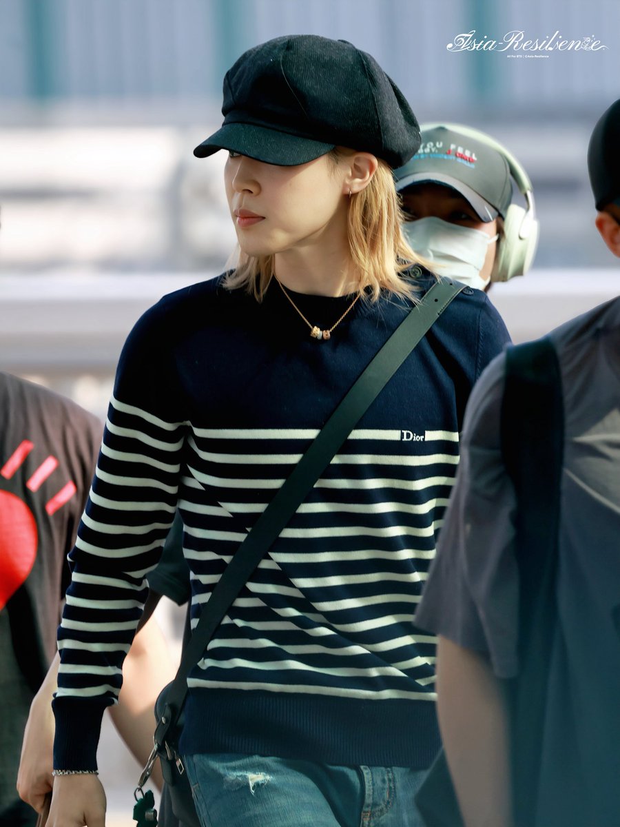 im1JXK's tweet photo. 260731 ✈️✈️✈️
@BTS_twt 
#JIMIN #지민 #BTS #방탄소년단 https://t.co/j2awjdQdk4
