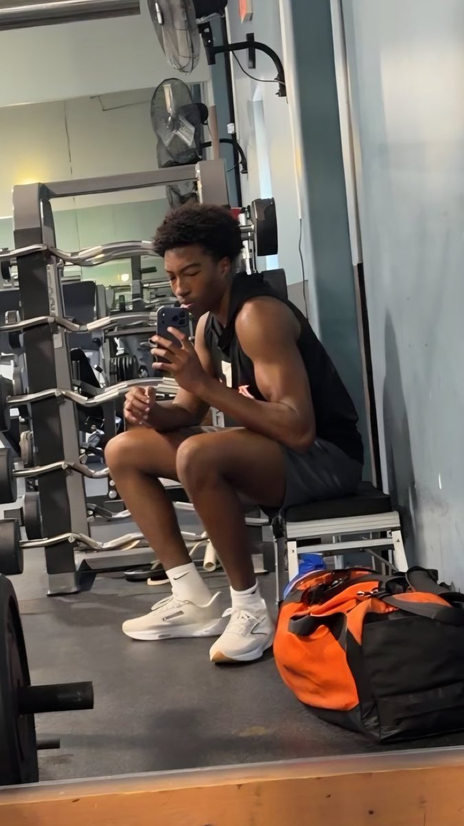 Ahrie_Jackson10's tweet photo. Little by little. Stronger 💪🏿 and
Better. The work is paying off. #LetsWork #DB #ClassOf2028 #JuniorYearLoading
@oakridgefb https://t.co/bxKyQ5Adh6