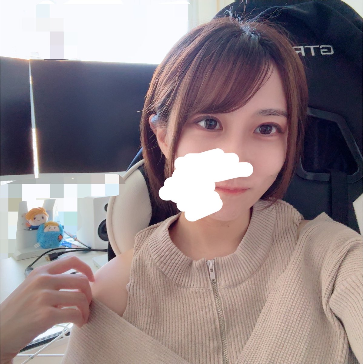 amut4n's tweet photo. 参考になるかわかりませんが、
駄文日記にプラスしてこんな感じの自撮りやコス写があがると思います https://t.co/aGRbUhb74l