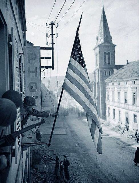 AmericanaAesth's tweet photo. One People, under One Flag, under One God https://t.co/G1Ndz3WCMD
