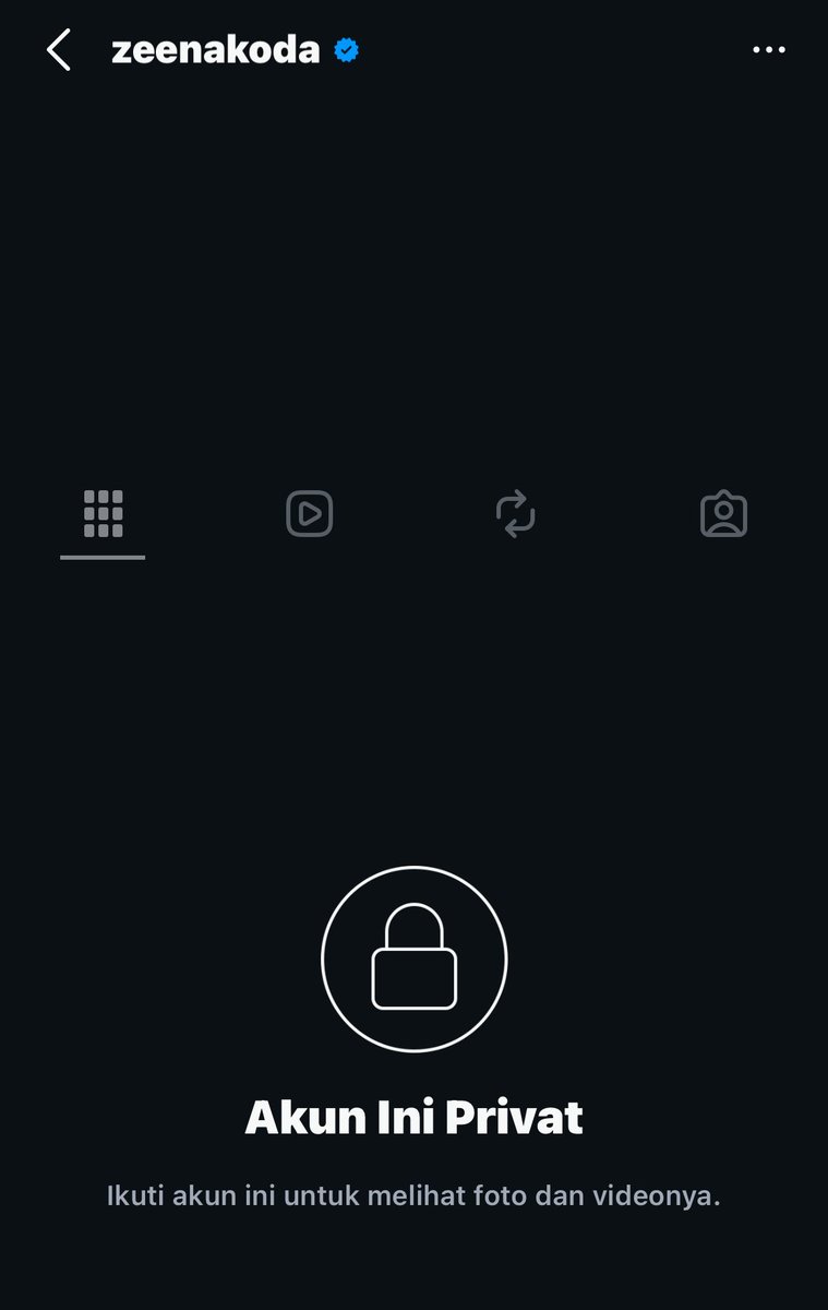 gcftkoo_'s tweet photo. Si zeena ini jadi salah satu yg ngusulin ke grammy untuk nambahin kategori “best asian pop music performance” sekarang dia lagi ngerancu di igs setelah postingan nya viral langsung lock acc 🤡

Inti dari igs: 

1. Ia sedih BTS memilih tidak ikut proses Grammy tahun ini, tetapi menghormati keputusan mereka.

2. Dia ga setuju dengan narasi bahwa kategori “Best Asian Pop Music Performance” dibuat untuk membatasi BTS. Menurutnya, kategori itu dibuat untuk mengakui perkembangan dan pengaruh musik pop Asia secara global, bukan untuk mengotak-ngotakkan artis Asia.
Kategori tersebut bukan penghalang bagi BTS.
 
3. Ia menegaskan bahwa BTS tetap bisa mengajukan karya ke kategori umum seperti AOTY, ROTY dan SOTY. Kategori Asia hanya kategori tambahan, bukan kategori wajib. Kategori itu lahir dari perjuangan banyak orang di balik layar.
 
4. Zeena mengatakan banyak profesional industri dan anggota Recording Academy yang selama bertahun-tahun mendorong agar musisi Asia mendapat pengakuan lebih besar di Grammy. Tujuan awalnya adalah membantu artis Asia yang belum memiliki visibilitas sebesar BTS.

5. Menurutnya, kategori ini terutama ditujukan bagi artis Asia yang masih kesulitan mendapat perhatian di Grammy, bukan untuk “superstar” yang sudah mendunia. Ia kecewa pembahasannya berubah menjadi kampanye yang menyalahkan kategori tersebut.

6. Zeena sangat kecewa bahwa mereka justru mendapat penolakan dari salah satu artis Asia terbesar. Hal itu membuat dia sangat sedih karena sebenarnya bisa saja ada diskusi yang lebih bermakna di balik layar untuk memahami tujuan sebenarnya dari kategori ini, serta berdialog, alih-alih mengambil langkah besar seperti ini yang akhirnya hanya menarik lebih banyak perhatian media.

7. Menurutnya, narasi itu membuat perjuangan banyak orang seolah tidak berarti dan mengaburkan tujuan sebenarnya. Ia menilai perubahan sistem membutuhkan kerja nyata, bukan hanya kritik di media sosial. Orang-orang yang bekerja di dalam sistem Grammy disebut telah berusaha mendorong perubahan sedikit demi sedikit.