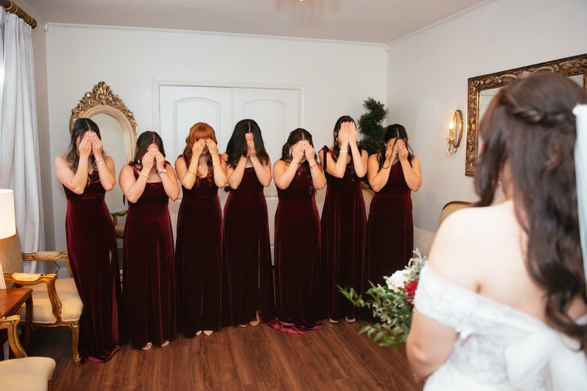 covenantpicture's tweet photo. Every love story is unique, but choosing each other every day is what makes it real. Today marks the beginning of forever, hand in hand.
#HoustonWeddings #AustinLove #DallasBride #covenantpictures https://t.co/AVe8RMtM1r