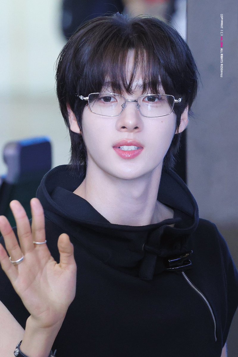 heartgini's tweet photo. 공항 영재가 조음... https://t.co/2PyLdLYKYe