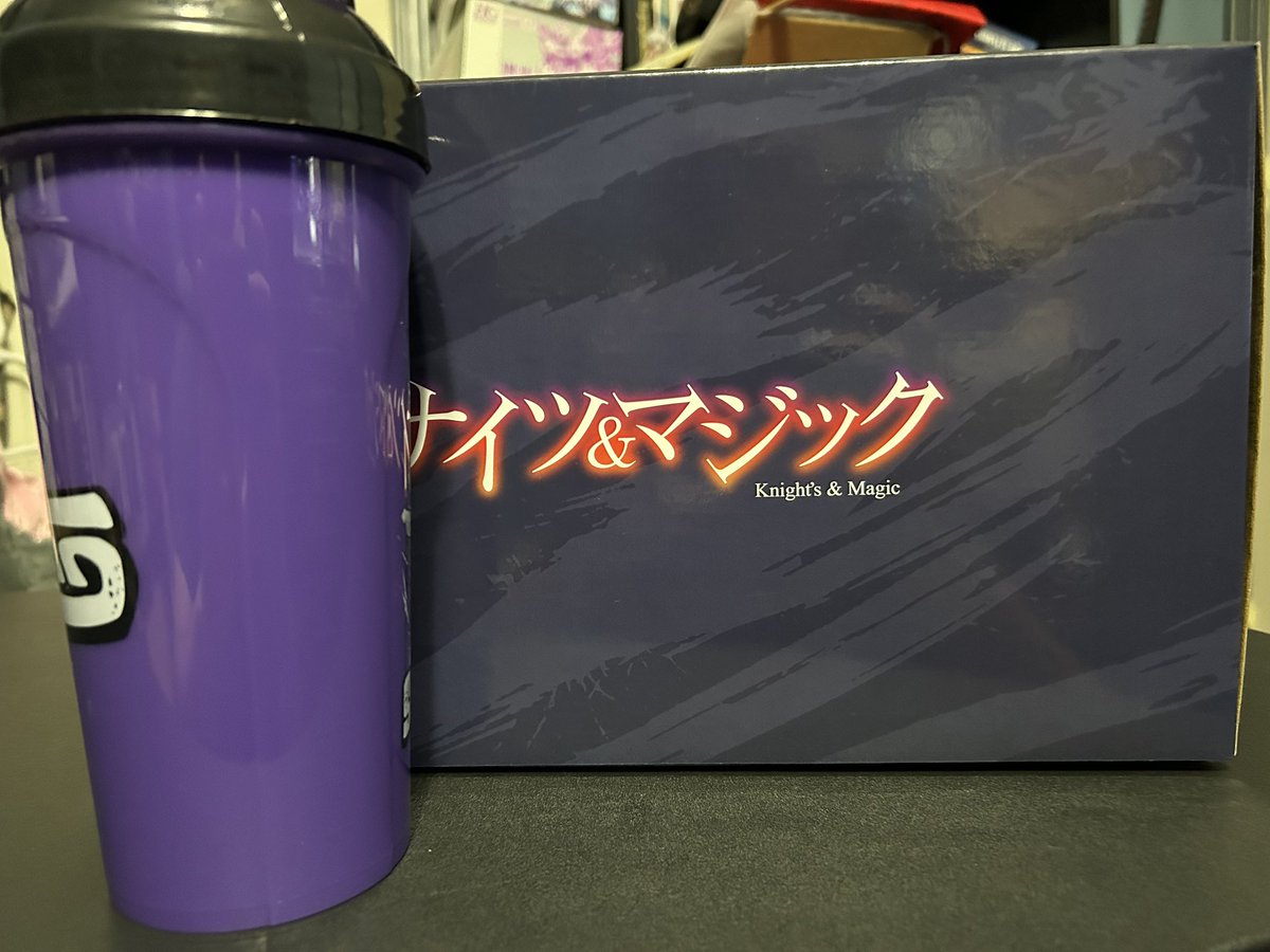 SkyTorisuna's tweet photo. Yo, the box for this kit is the thickest I’ve ever had

(Waifu cup for scale) https://t.co/D9m7e8P1yb