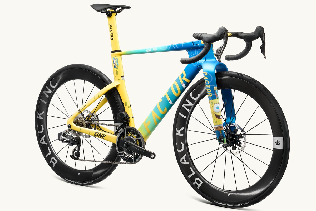 Trisports_Cycle's tweet photo. 【Factor ONE × SpongeBob SquarePants】
Factor史上最も予想外で誰も無視できないコラボレーション始動🫧

世界トップクラスのエアロ性能を備えたバイクに世界中で愛されるポップアイコンが降臨🙌
最速を誇るバイクに、これまでにないサプライズを

詳しくは↓↓
https://t.co/odyjRpNlFT https://t.co/cA8EunwH7U