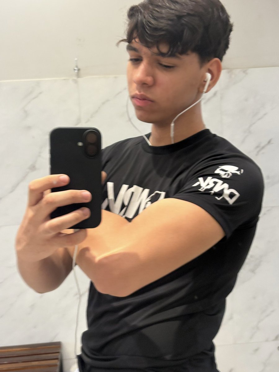 natsnowsuit's tweet photo. Um corpo real e não padrão pode postar aqui? https://t.co/I1ixfoPQTs