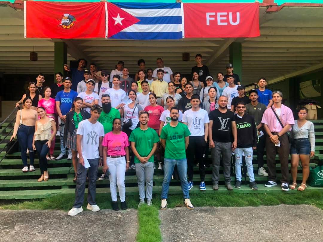 CubaMES's tweet photo. 🙌 ¡Cerró con broche de oro el #CampamentoVerano de @UNICACu! 

🇨🇺 Vibró con la energía, y el orgullo de formar parte de esta gran familia. Participaron jóvenes de la @UOCuba y del @ISRICuba. 

¡Sigamos construyendo juntos el futuro! 

ℹ️📷 @FctGallardo
#VeranoConMiGente #Cuba https://t.co/ayZy2d1QrC