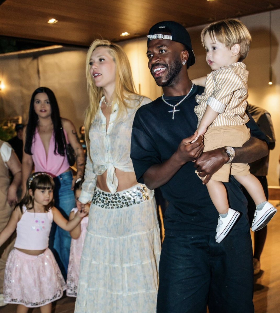 AdriRM33's tweet photo. Vinícius y Virginia 😍 https://t.co/dvo33uyxCd