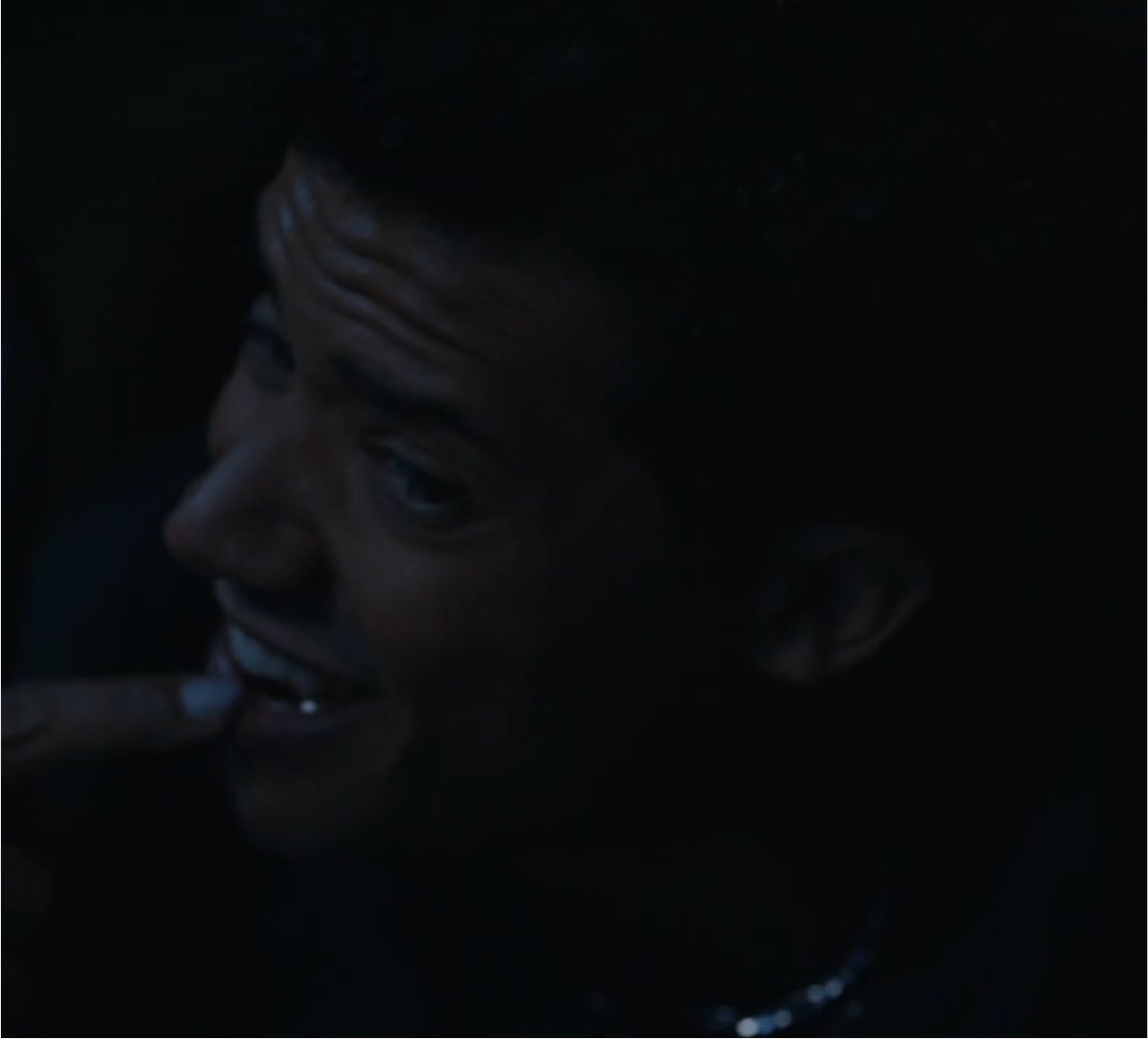 wolflelio's tweet photo. vampiros negros usando grillz é um conceito tão lindo https://t.co/teJiPsIMb0