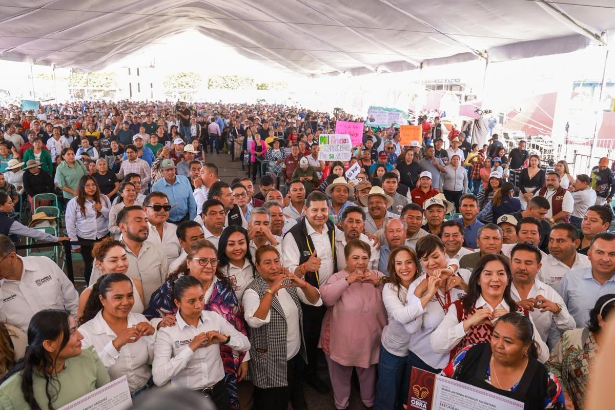 armentapuebla_'s tweet photo. Con el programa de Obra Comunitaria✨, mejoramos la Central de Abastos Benito Juárez de Huixcolotla 📍🧺, un espacio que mueve la economía de la región y forma parte de la vida diaria de miles de familias. 🧑‍🧑‍🧒‍🧒 https://t.co/UonIPPlRR1