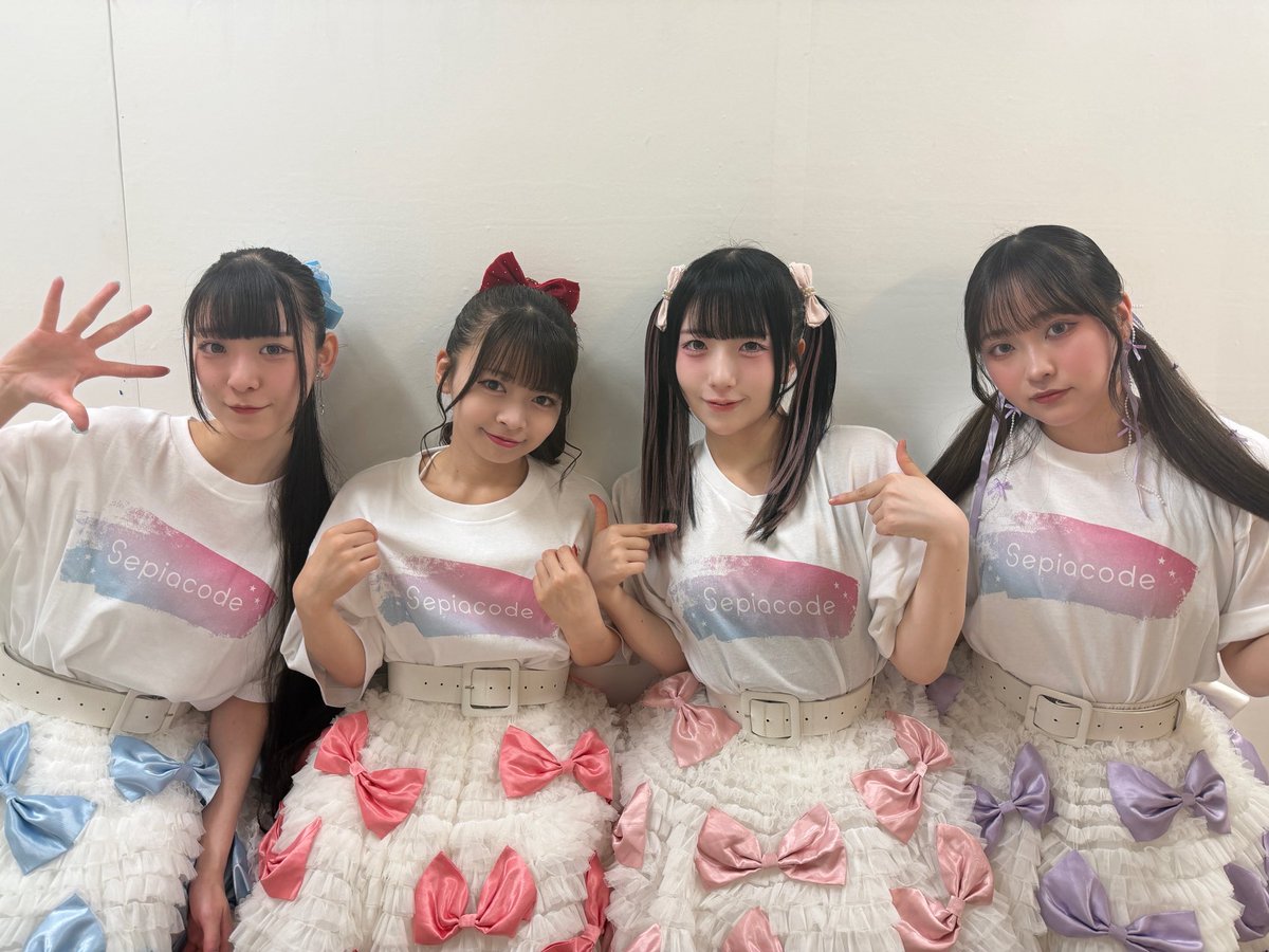 Sepiacode's tweet photo. 𓂃✦ #Sepiacode × #TIF2026 ✦𓂃

いよいよ本日、TIF2026です✳︎

本日限定のオリジナルTシャツを着て、これから一日頑張ります👕
このツイートをリポストして、当日物販ブースで画面を見せてください！

🫧 はじめましての方
ご新規特典（白チェキ＋30秒／ポイントカード宛名書き）に
サインをプラス✳︎

♡ リピートの方
リポスト特典券（サイン入りチェキ＋30秒）をプレゼント✳︎

今日は盛りだくさんの1日。
Sepiacode、全力で頑張ります。よろしくお願いします♡

⟡