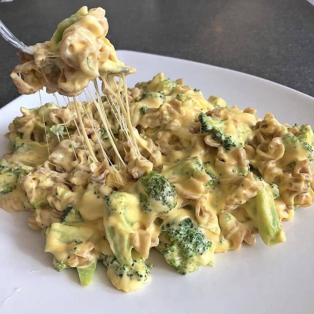 tonsdecarmesim's tweet photo. ㅤㅤ 
ㅤㅤ Un petit aperçu de ma journée ! J'ai enfin réussi à satisfaire mon envie de macaronis au brocoli. https://t.co/eJinaqRV8S