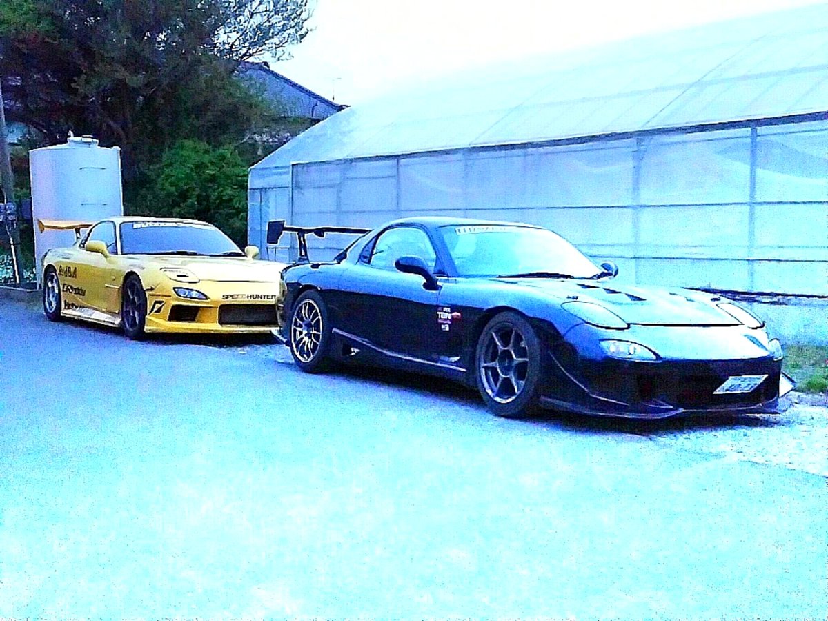 yama787b's tweet photo. 20年前はFDコスパ良い車だったんですよ…🥺

前期の車体はお店でも乗り出し
50〜80万
個人売なら20万とか
パーツ沢山あるし、エンジン安いし
グリップもドリフトも出来るし

今は走らせるだけで貯金が飛ぶ
更に借金しないとまともに走らない… https://t.co/DElIPPNrps