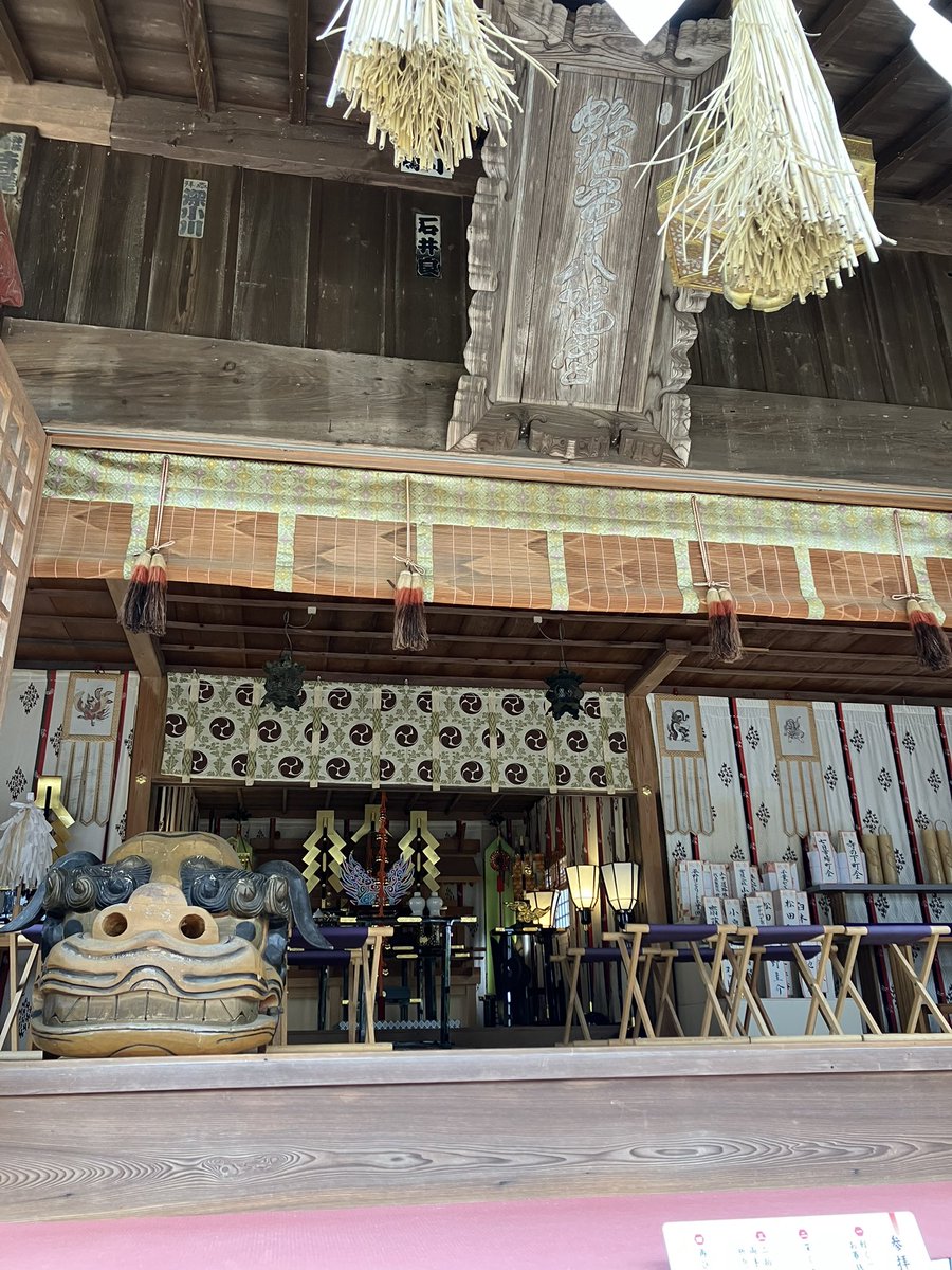 boabored's tweet photo. #鶴峯八幡宮 は神橋を渡ってすぐの手水舎を左に降りた一画がいい感じに醸しています…風鈴棚を抜けて涼やかに参拝🙏台風などの被害もあって社殿の建替え計画がある様で、今の御社殿は見納めになりそう…
今の味わいが消えませんように…🙏
#房總三國神社御朱印巡り https://t.co/aNJWf74aCa