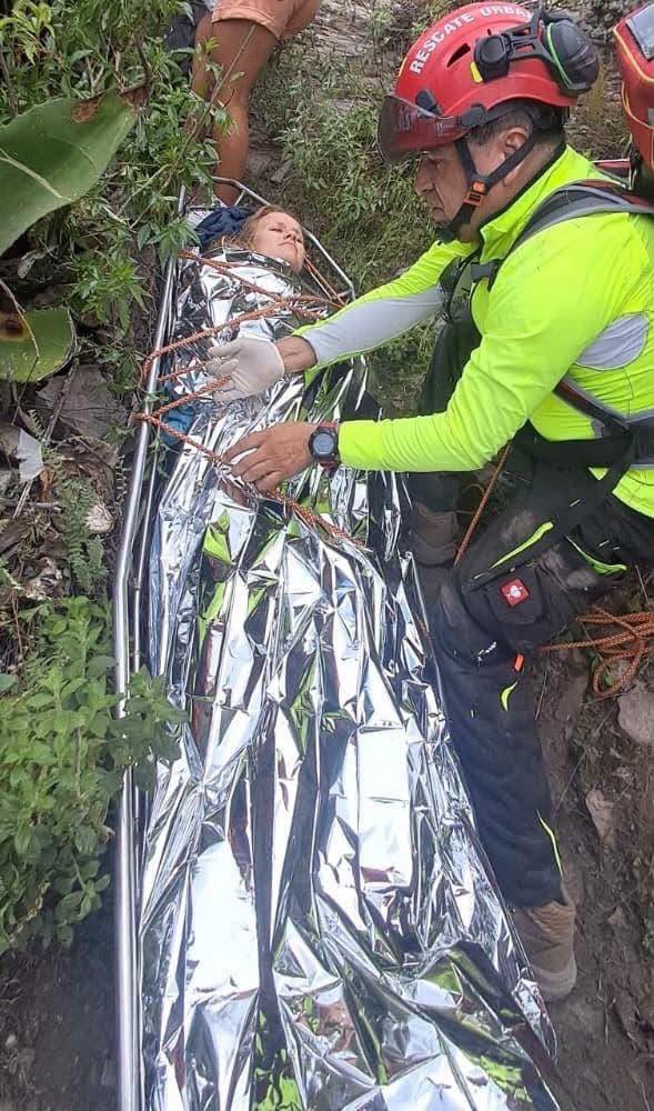 herreleo's tweet photo. #Hidalgo trágica jornada de turistas este jueves, dos jóvenes perdieron la vida en la presa El Tecojotal y las cascadas de Chimalapa en #Acaxochitlán, mientras que en #Ixmiquilpan una turista de origen #alemán cayó mientras realizaba senderismo en el cerro La muñeca y sufrió lesiones, fue rescatada por bomberos. @AztecaNoticias @Azteca_Hidalgo @adnnoticiasmx