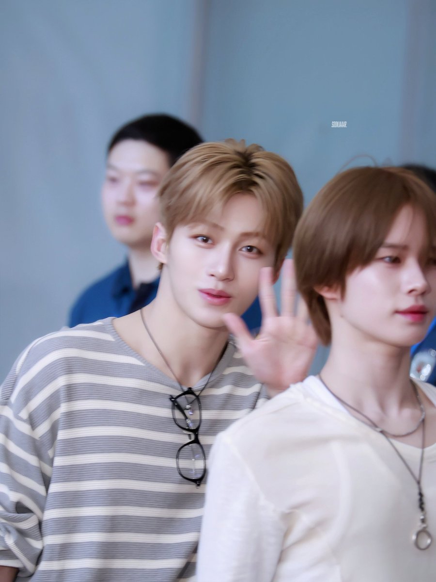 DOL06X05's tweet photo. 댄서연하남친 형 따라 애인동반모임 잡혓는데 형 지인들 앞에서 어려보이고싶지 않아가지구 전날 신경써서 쇼핑했겠지 약속날 만나자마자 오찌훉..뭐야? 하더니 이동하는 내내 빤히쳐다보는 연상에 왜애,쳐다보지마아- 하고 귀 붉히면서 부끄러워하는데 속으로 성공햇다 싶음 #햎재 https://t.co/UzKJpOxMJx