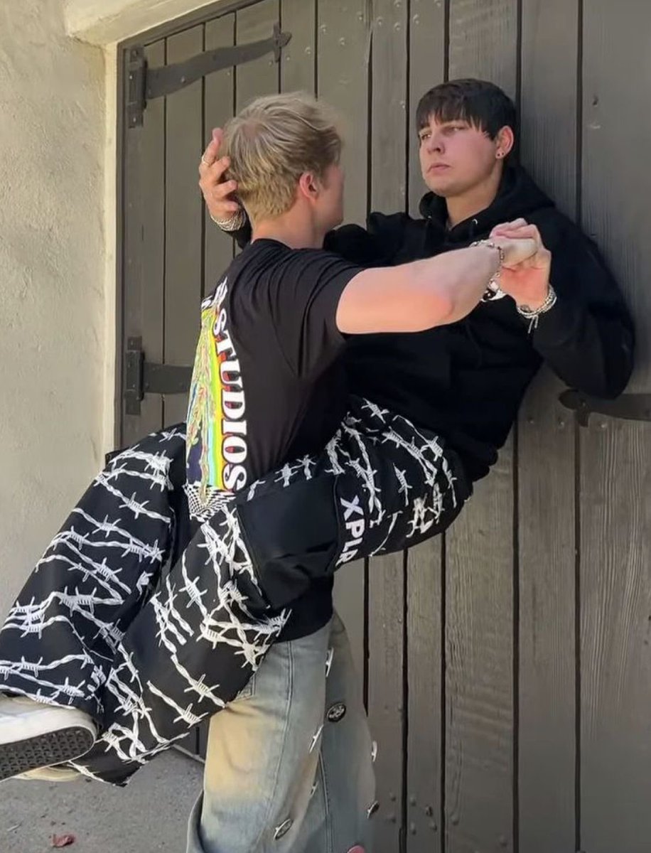 towelsreallife's tweet photo. look at my exorcists bro im gonna shift into a demon ๐ญ๐ญโ๏ธโ๏ธ #samandcolby https://t.co/H3MRVXuAUu