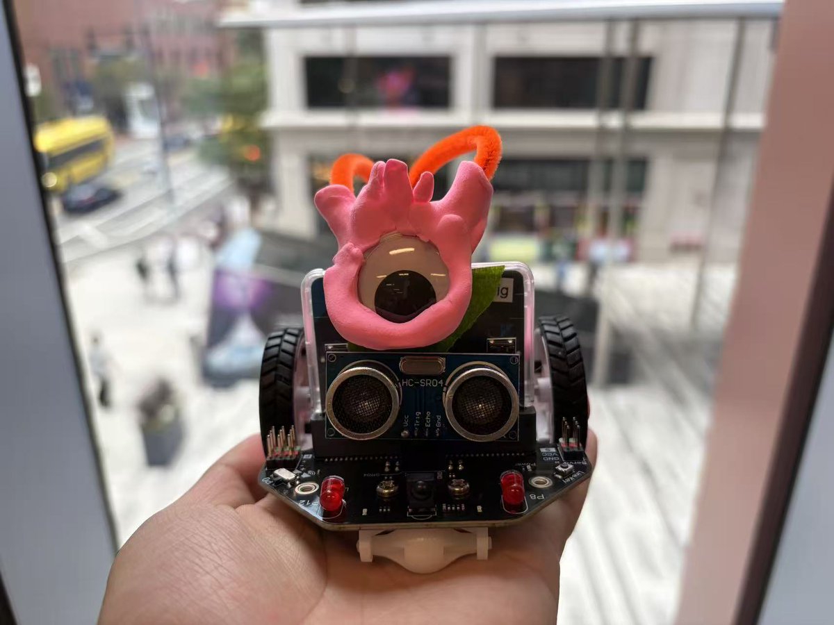 dfrobotcn's tweet photo. #FAB26 Conference Day 4: 18 more Maqueen robots are heading to @MITMuseum’s Maker Hub.

After this week’s summer camp, the museum will add 8 units to its programs and DFRobot will contribute 10 more, giving more young makers room to build, code, and race.

#MakerEducation https://t.co/S1RYoP6taj
