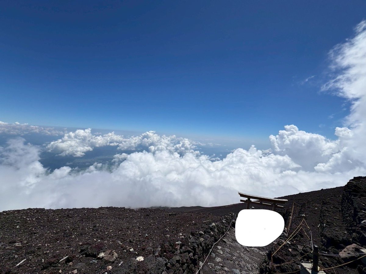 pekoneeeesan's tweet photo. この間富士山登ってた。相変わらず酸素たりねぇ https://t.co/71FNiZOQOQ
