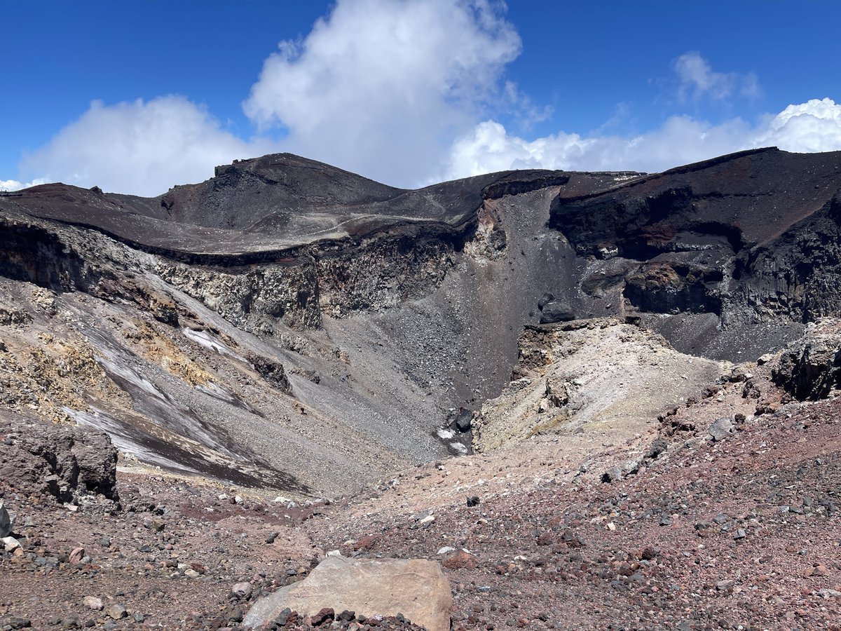 pekoneeeesan's tweet photo. この間富士山登ってた。相変わらず酸素たりねぇ https://t.co/71FNiZOQOQ