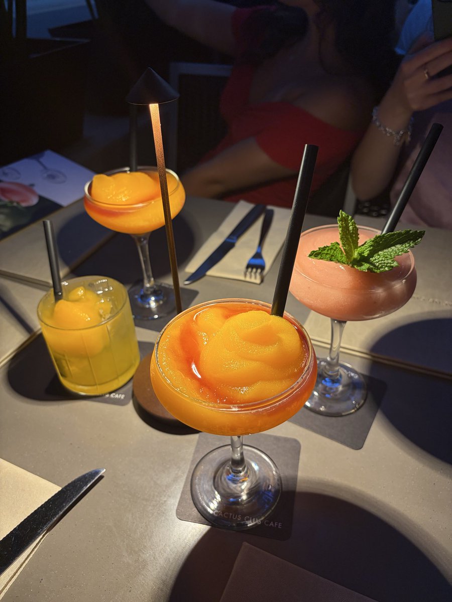 mort3ny0g3r's tweet photo. Sippin peach bellini in Toronto listening to drake #ineededthis https://t.co/F1l3uwg89O