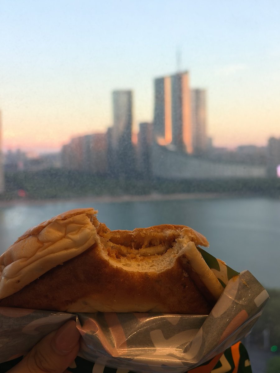 wx2049's tweet photo. 美景配美食，就像花生酱配香蕉！＃互fo ＃hianhui ＃食在安徽 https://t.co/3KIqLqUEIE