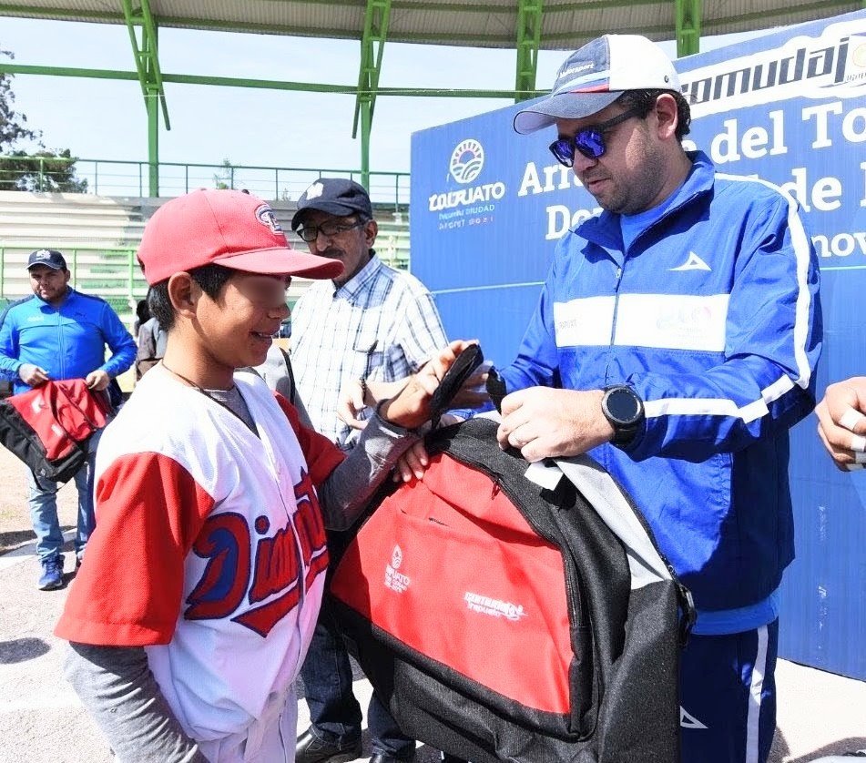 LuisAgVal's tweet photo. En este #TBT regresamos a 2018, cuando arrancamos un torneo invernal del Rey de los Deportes. ¡Un fuerte abrazo a mis amigos de la Liga Rural DE Beisbol Irapuato! ⚾🙌
¿Quiénes se apuntan si nos aventamos un nuevo torneo? ⬇️
#Irapuato #BéisbolComunitario #LigaRural https://t.co/cESI3icP74