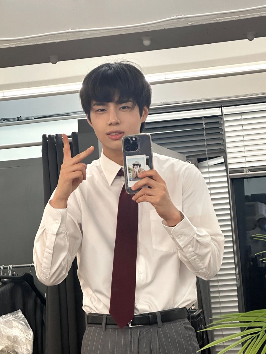 thisisddonggae's tweet photo. 근데  야쿠르트찬줌마  귀엽긴함 https://t.co/f3bAYvv61V