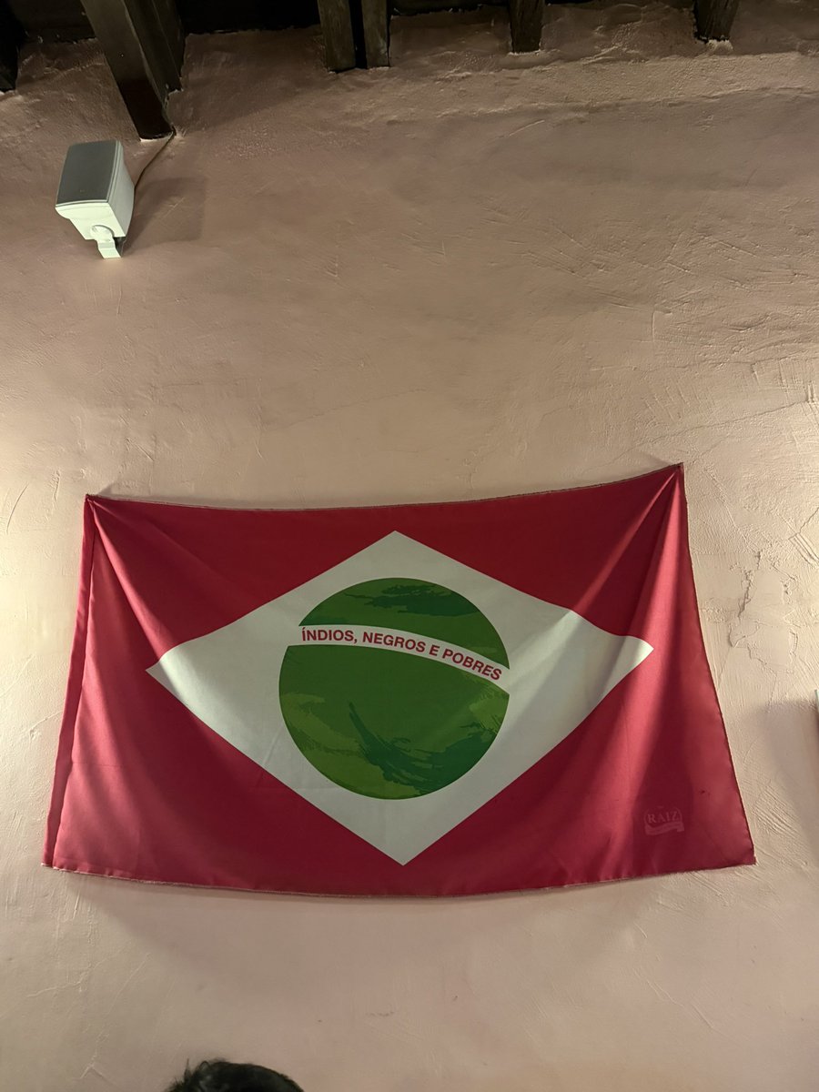 lutitravelguide's tweet photo. El bar que me recomendó un amigo https://t.co/5exXVUHNQY